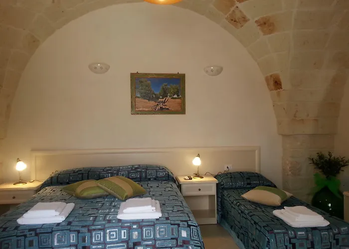 לינה וארוחת בוקר Demetra 4*