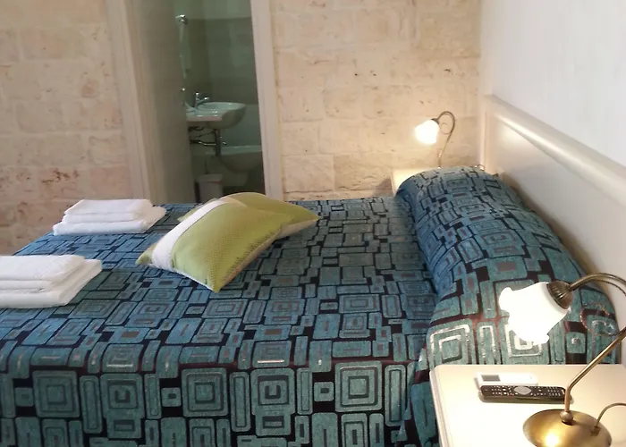 Demetra לינה וארוחת בוקר 4*